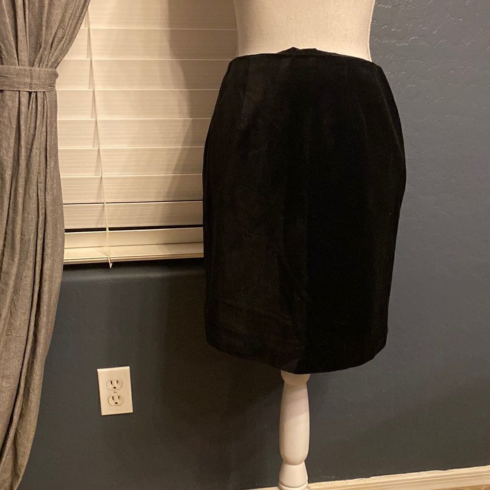 Apostrophe black velvet skirt‎